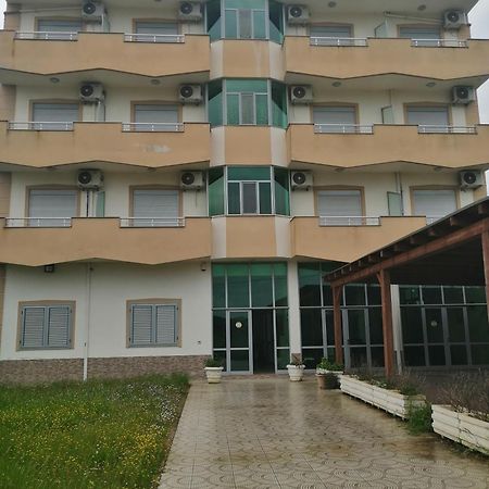 Risus Hotel Голем Екстериор снимка