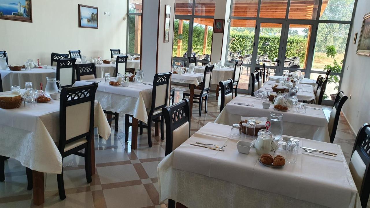Risus Hotel Голем Екстериор снимка