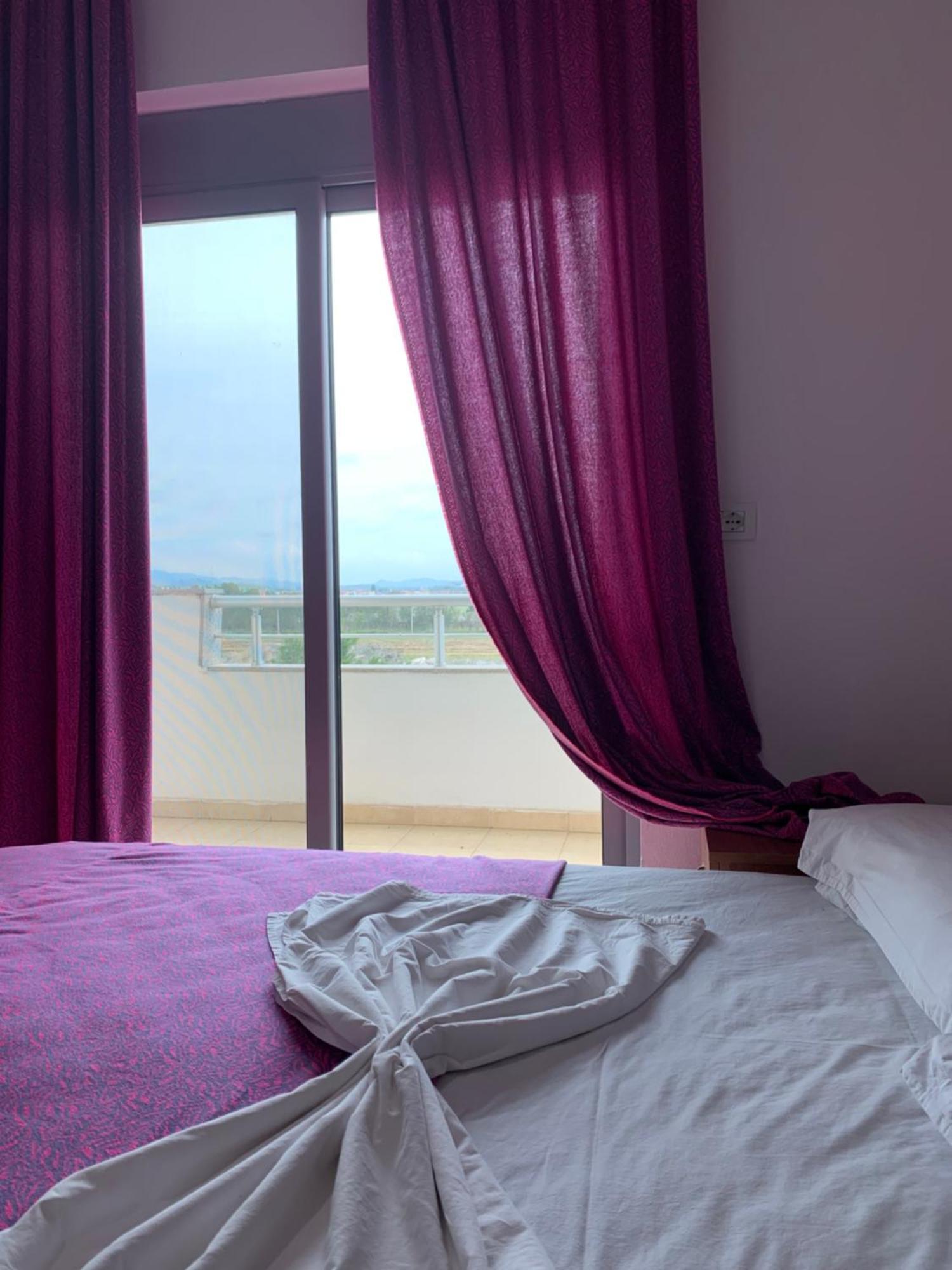 Risus Hotel Голем Екстериор снимка