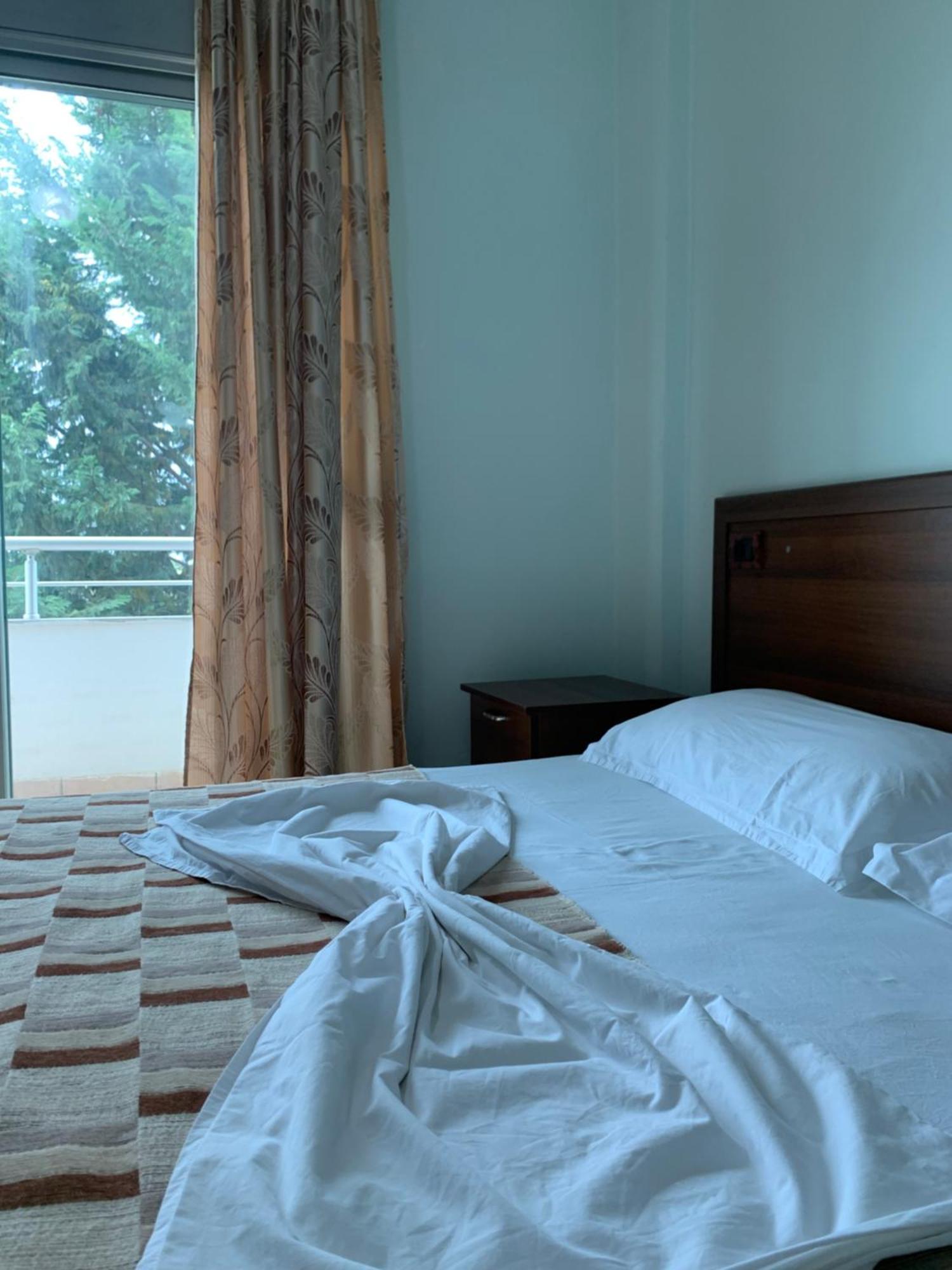 Risus Hotel Голем Екстериор снимка