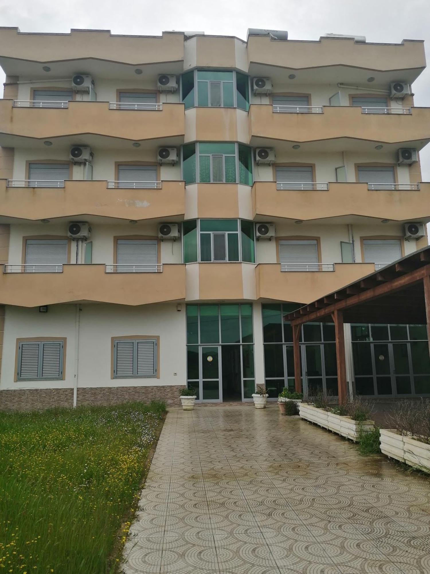 Risus Hotel Голем Екстериор снимка