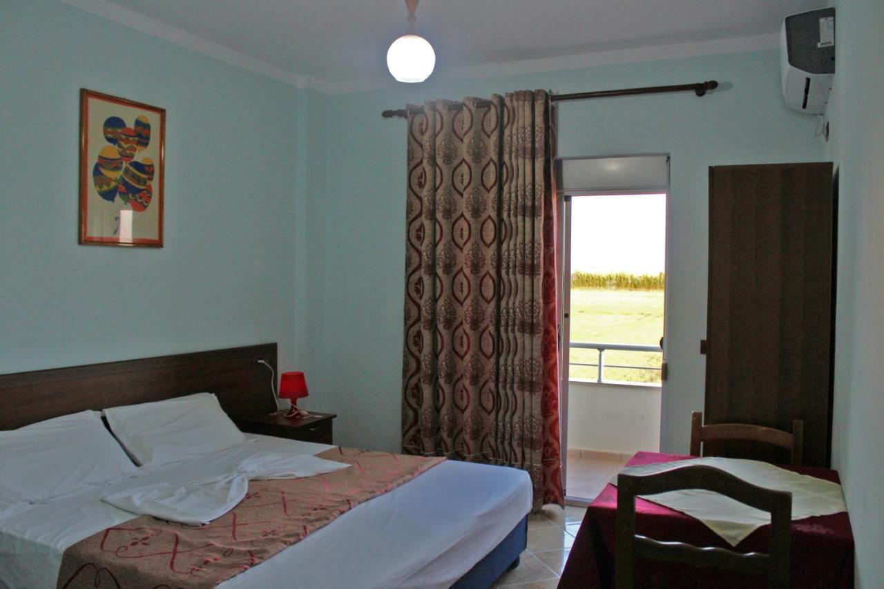 Risus Hotel Голем Екстериор снимка