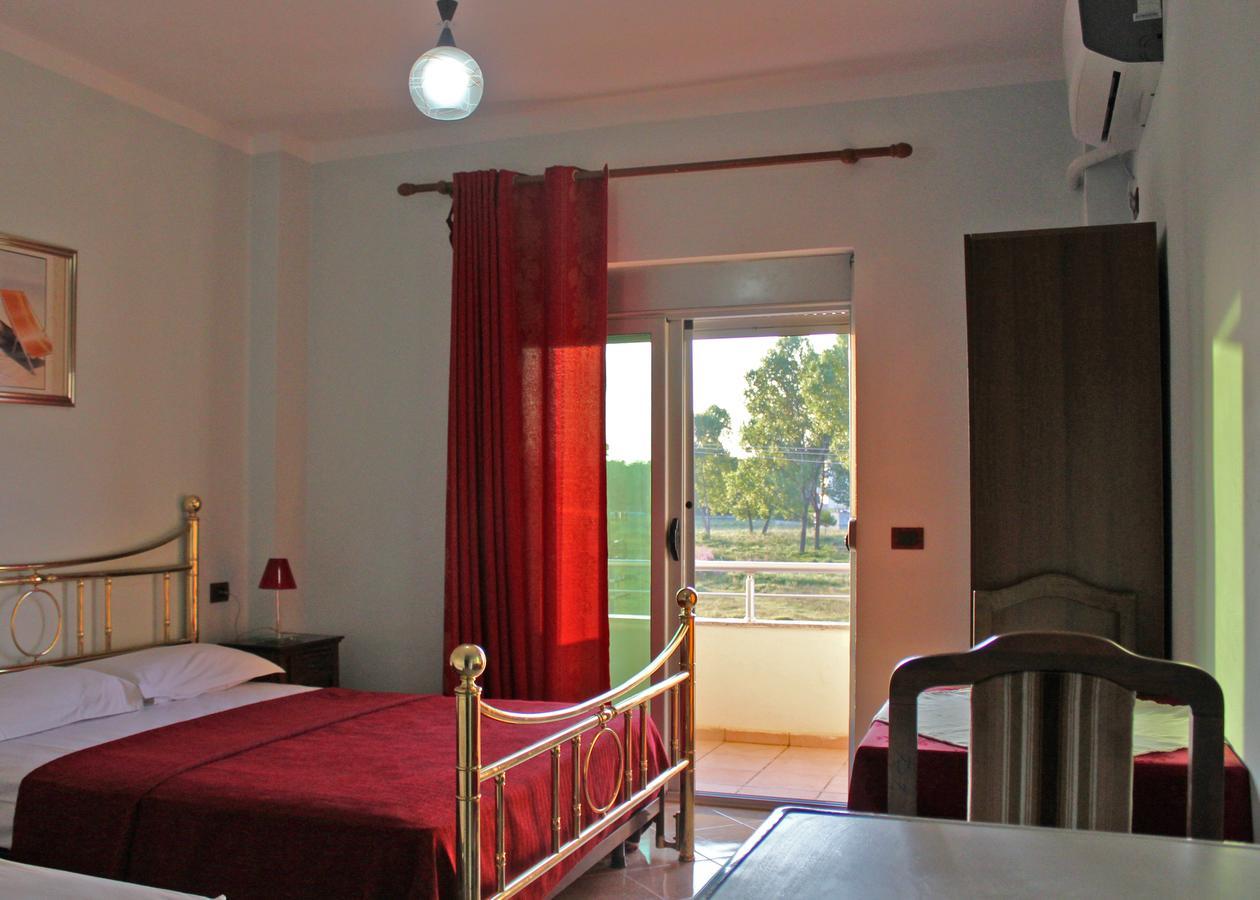 Risus Hotel Голем Екстериор снимка