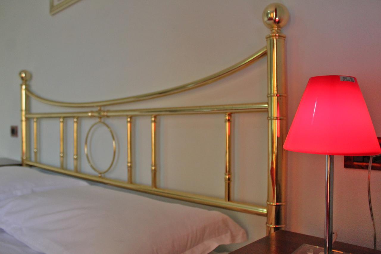 Risus Hotel Голем Екстериор снимка