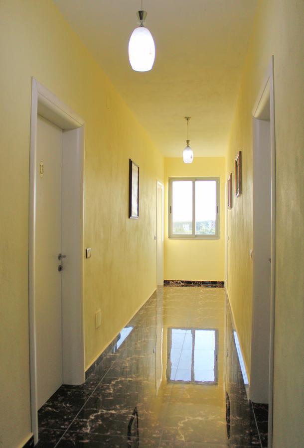 Risus Hotel Голем Екстериор снимка