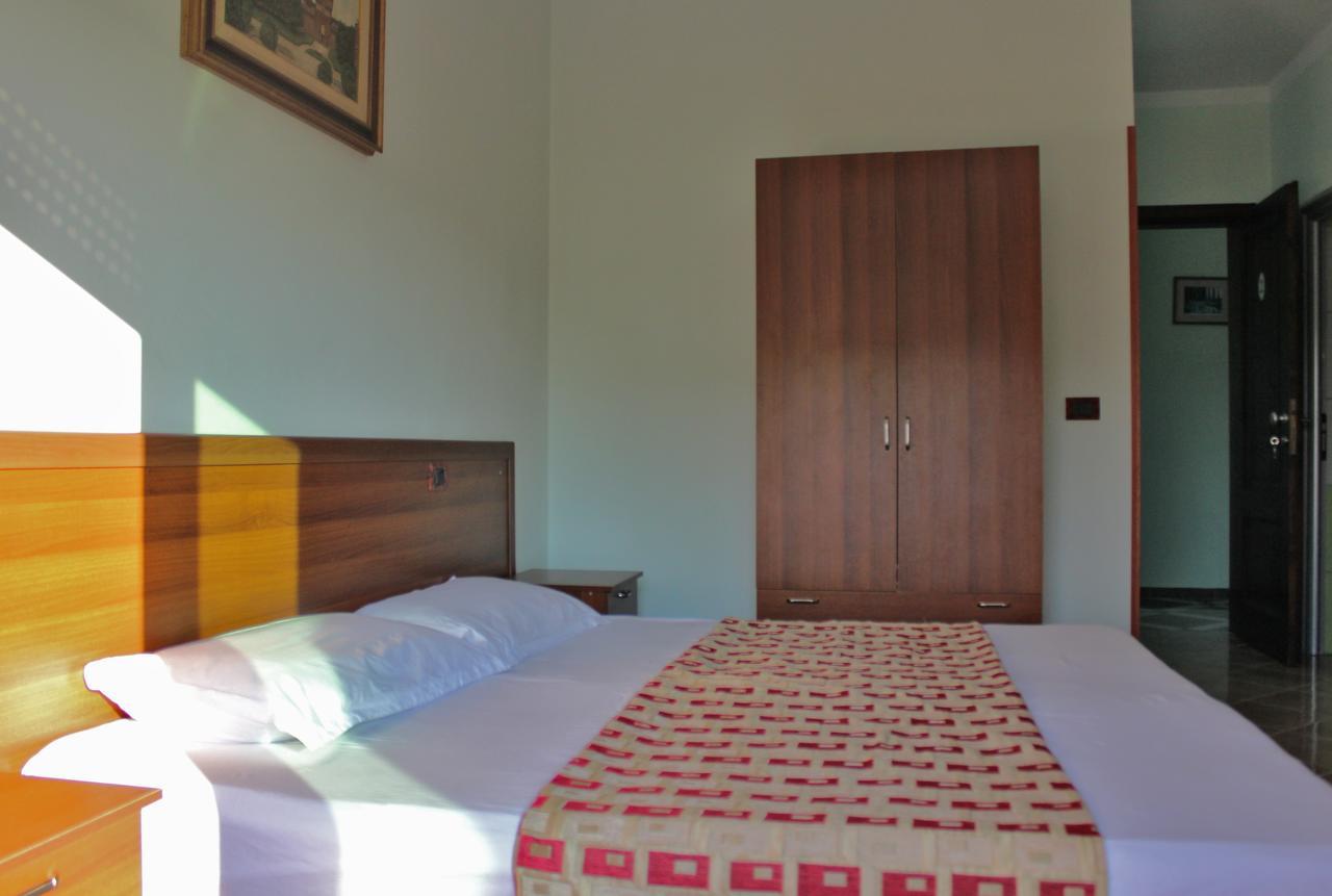 Risus Hotel Голем Екстериор снимка