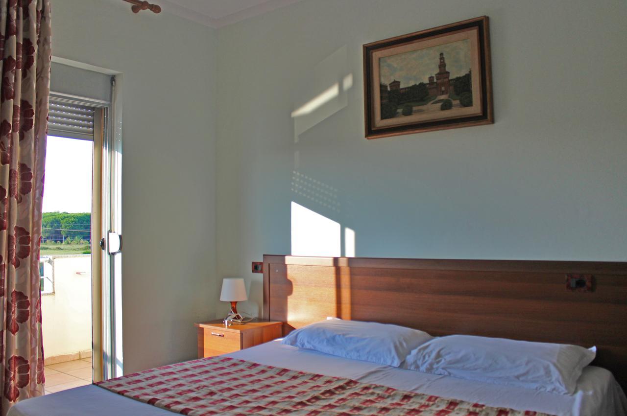 Risus Hotel Голем Екстериор снимка
