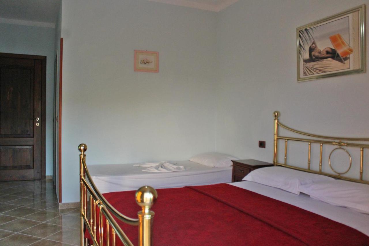 Risus Hotel Голем Екстериор снимка
