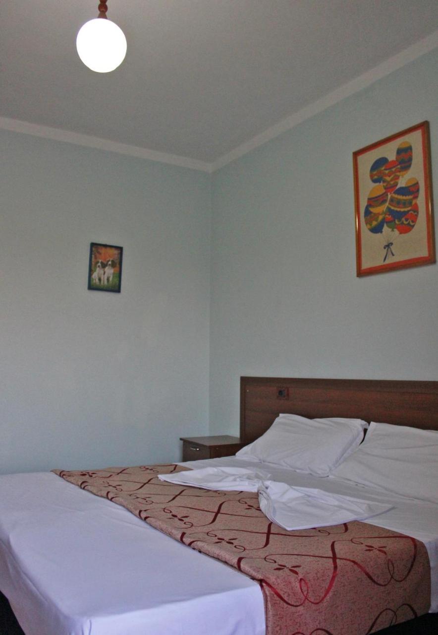 Risus Hotel Голем Екстериор снимка