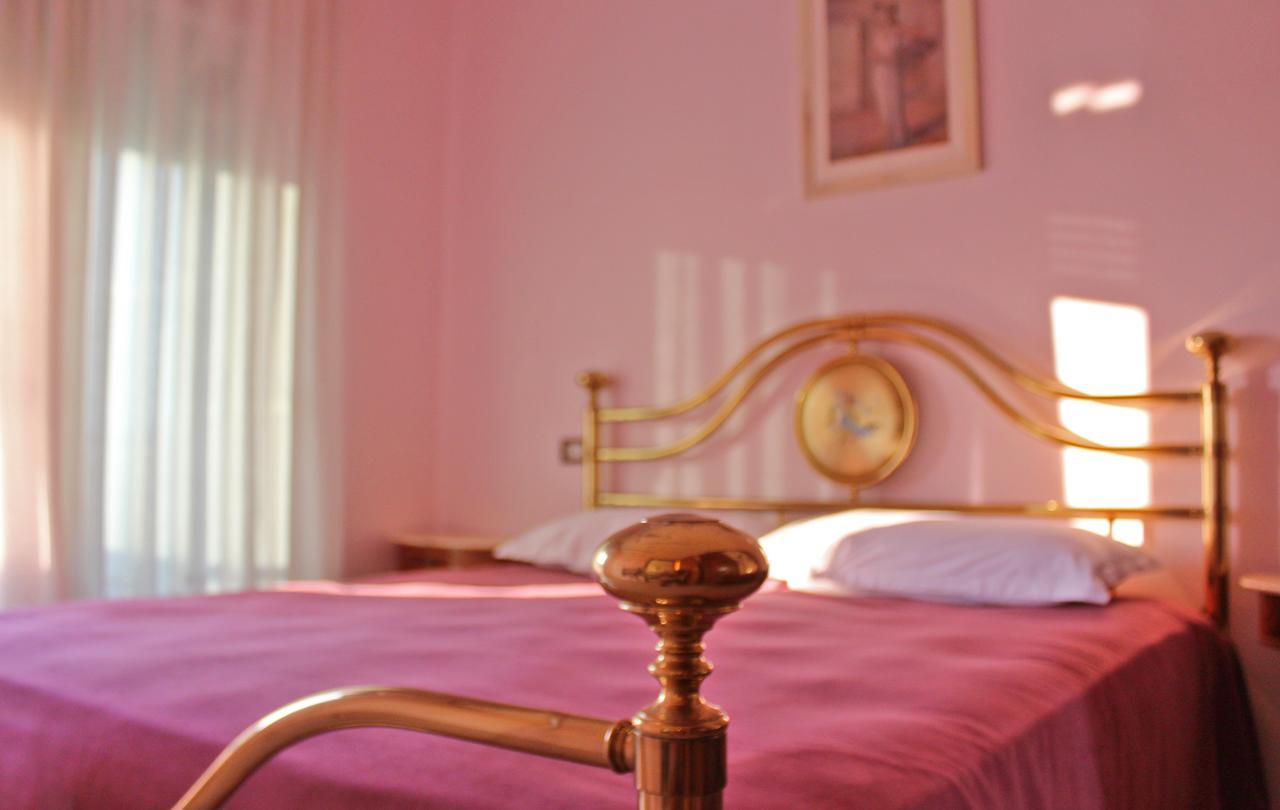 Risus Hotel Голем Екстериор снимка