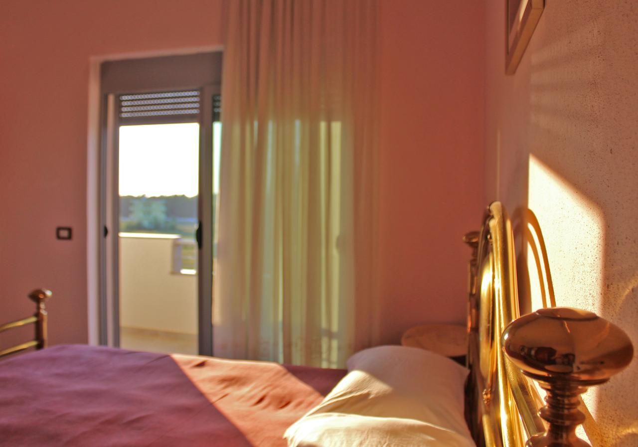 Risus Hotel Голем Екстериор снимка